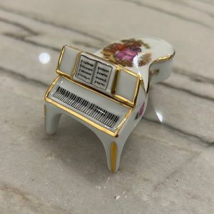 Limoges Mini Courting Couple Baby Grand Trinket Box - Lid Opens